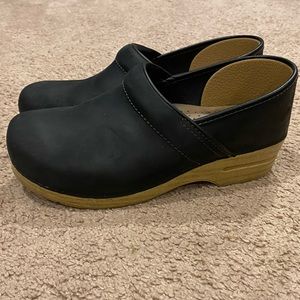 Black and Wood Danskos!